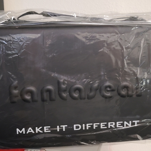 CAMERA Carrying Case - Picture 8 of 10